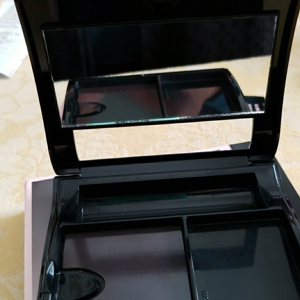 Mary Kay Compact - Picture 3 of 5